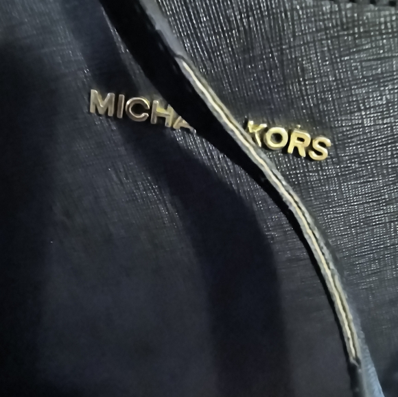 Michael Kors Jet Set Travel Black Saffiano Leather Shoulder Bag EUC - Picture 10 of 13